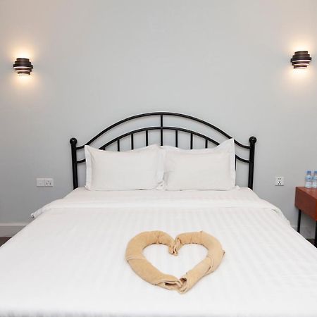 Number 9 Hotel Phnom Penh Dış mekan fotoğraf