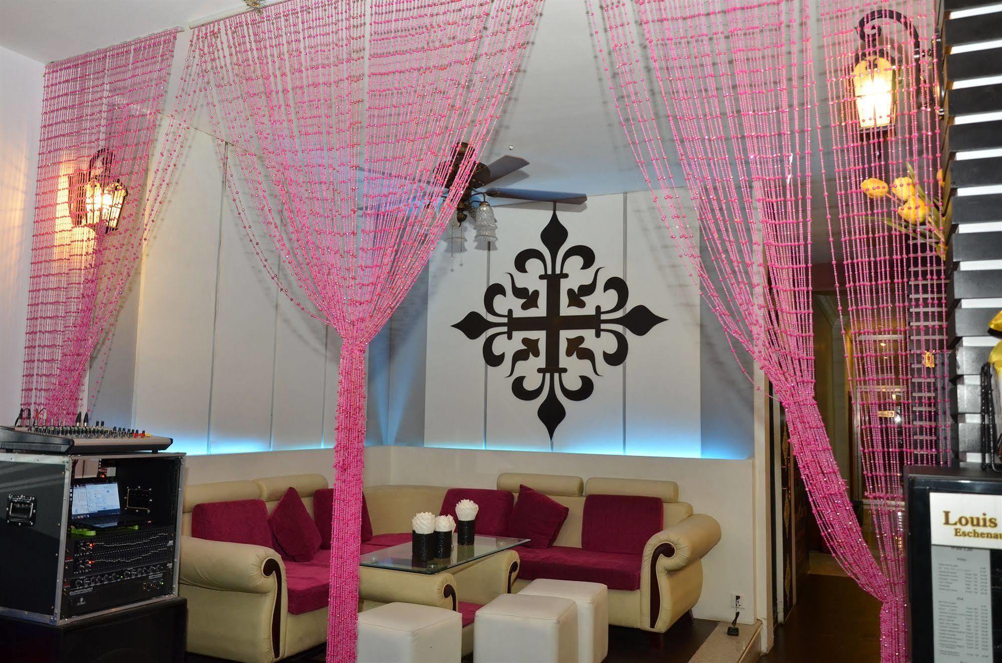 Number 9 Hotel Phnom Penh Dış mekan fotoğraf